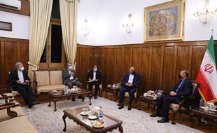 Iranian FM meets Adel Abdul Mahdi