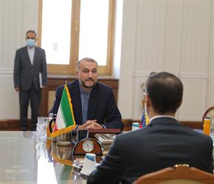 Iranian, Venezuelan FMs meet