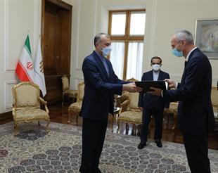Austrian’s new Ambassador submits credentials draft to Iran FM