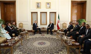 Present the credentials of the new Polish Ambassador